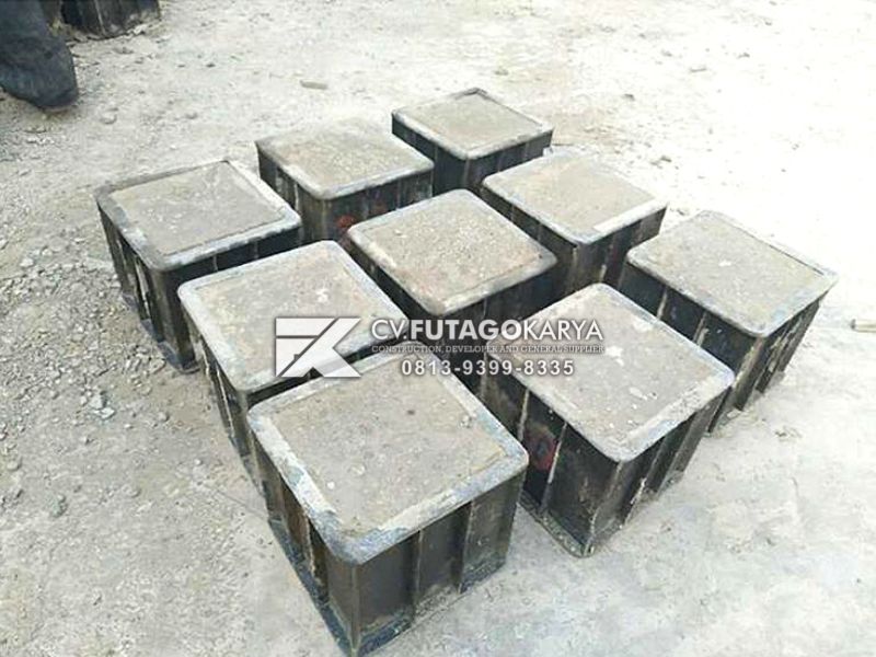 Uji Kuat Tekan Beton Kubus Cor Besi