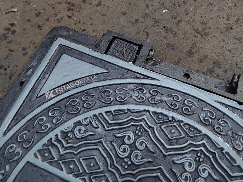 Manhole cover besi