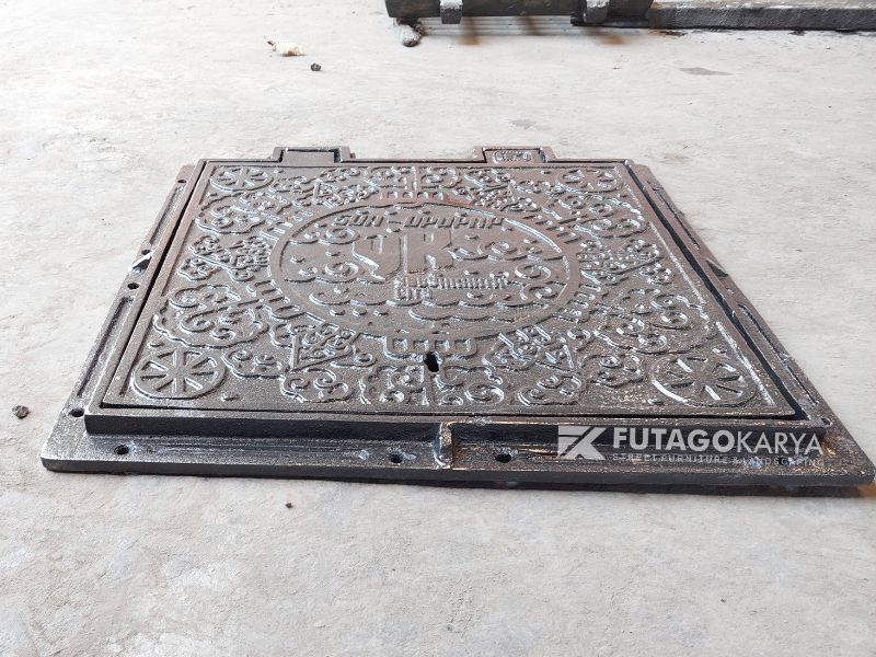 Manhole Jalan