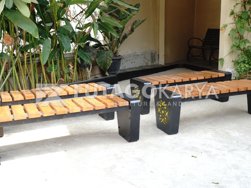 Bangku Taman Kayu