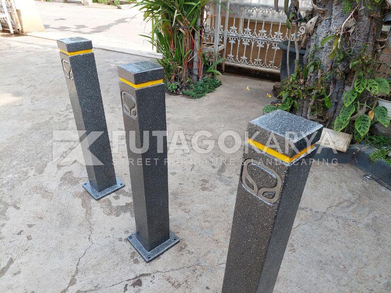 Material bollard jalan