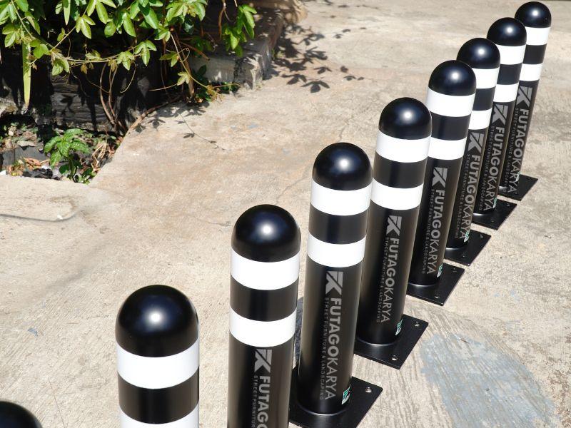 bollard jalan