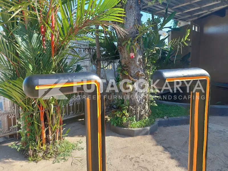 Bollard Jalan dari besi cor
