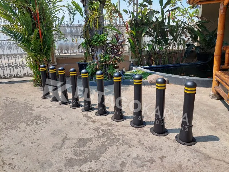 Bollard Pemisah Jalur