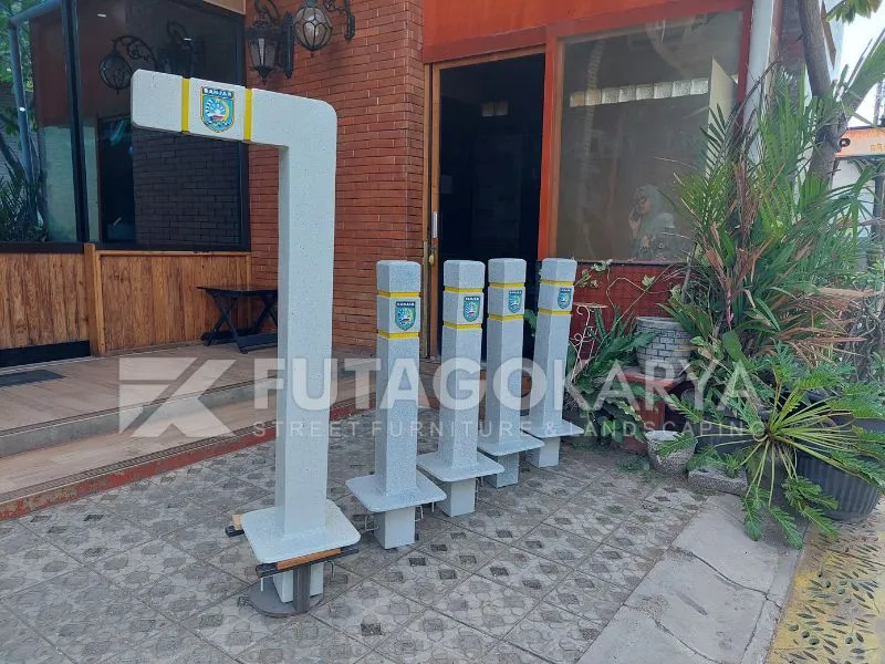 Apa Itu Bollard Ramah Pejalan Kaki?