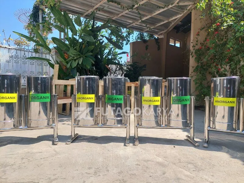 Keunggulan Material pada Tempat Sampah Bulat Stainless di Area Publik