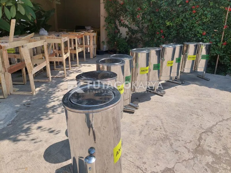 Tempat Sampah Bulat Stainless