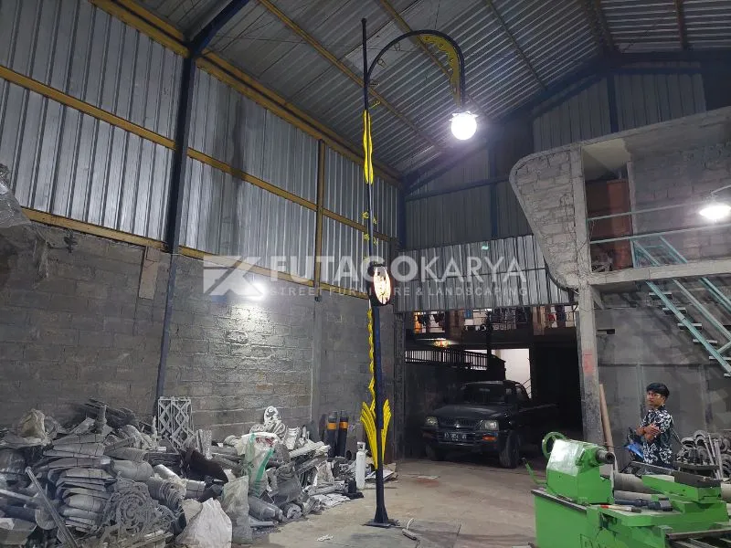 Risiko Menggunakan Tiang Lampu Jalan yang Tidak Sesuai Standar