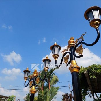 Tiang lampu jalan klasik